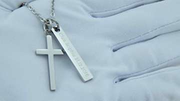 Hanessa Gravierte Edel-Stahl Kette mit Wunsch Gravur Edelstahl Kreuz Anhänger in Silber mit individuellem Text, Geschenk für die Frau oder Freundin - 4