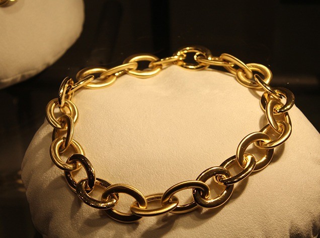 gold collier